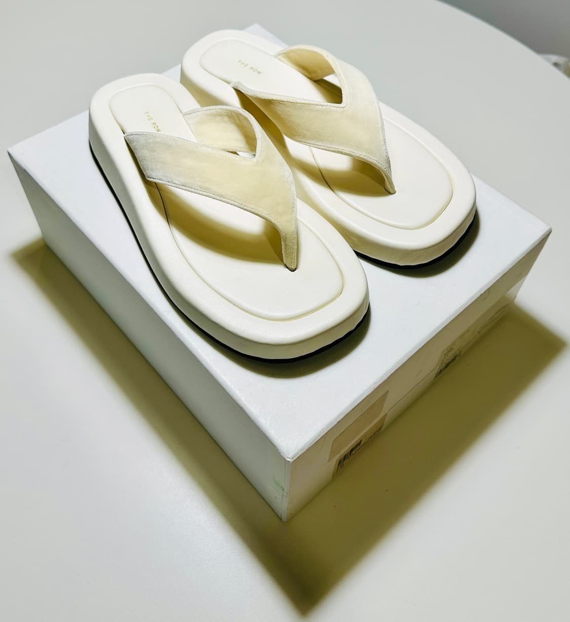 THE ROW 더 로우 긴자 샌들 밀크 벨벳 38사이즈 신품 상품이미지2