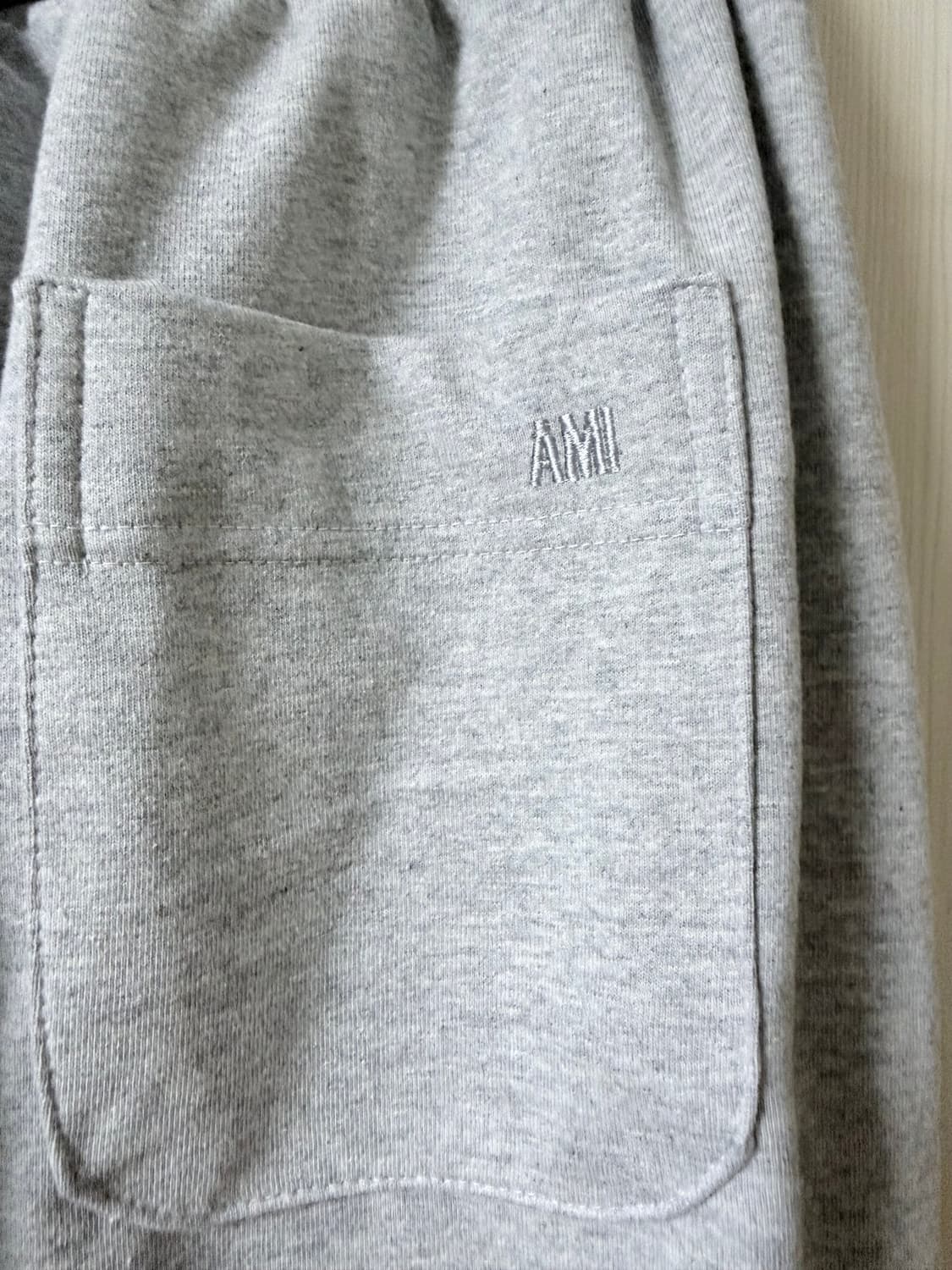 아미 빅하트로고 와이드 트레이닝팬츠 미착용 상품이미지4