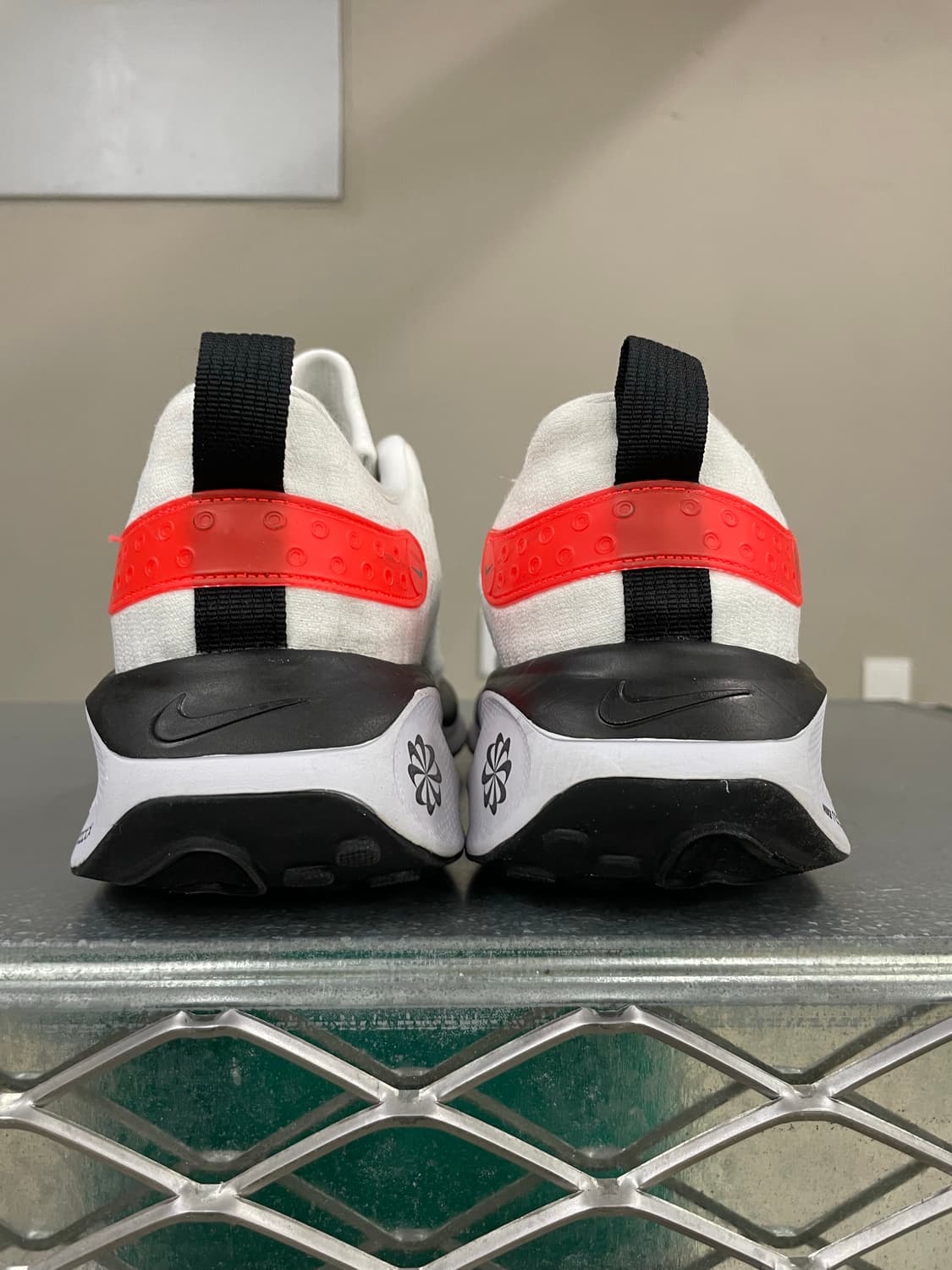 나이키 리액트X 인피니티 런 4 화이트 벨벳 브라운 275 상품이미지3