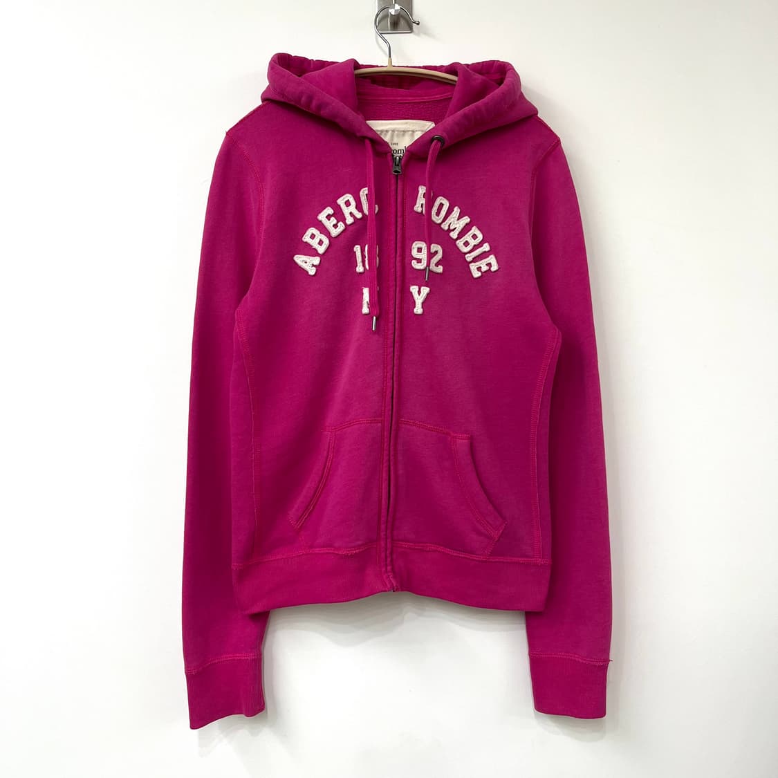 아베크롬비 슬림핏 자수로고 핑크 후드집업 상품이미지2