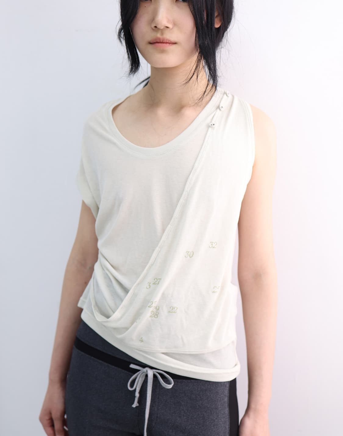 HALTER WRAP SLEEVELESS (LIGHT BEIGE) 상품이미지1