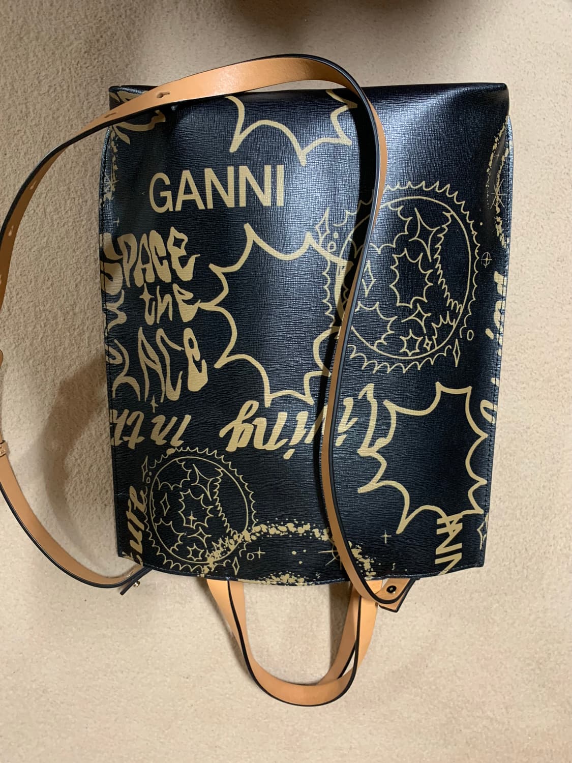 가니 스페이스 이즈 더 플레이스 토트백 미디엄 상품이미지7