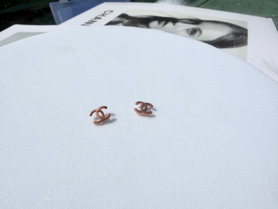 샤넬 미니 로고 이어링 골드 상품이미지5