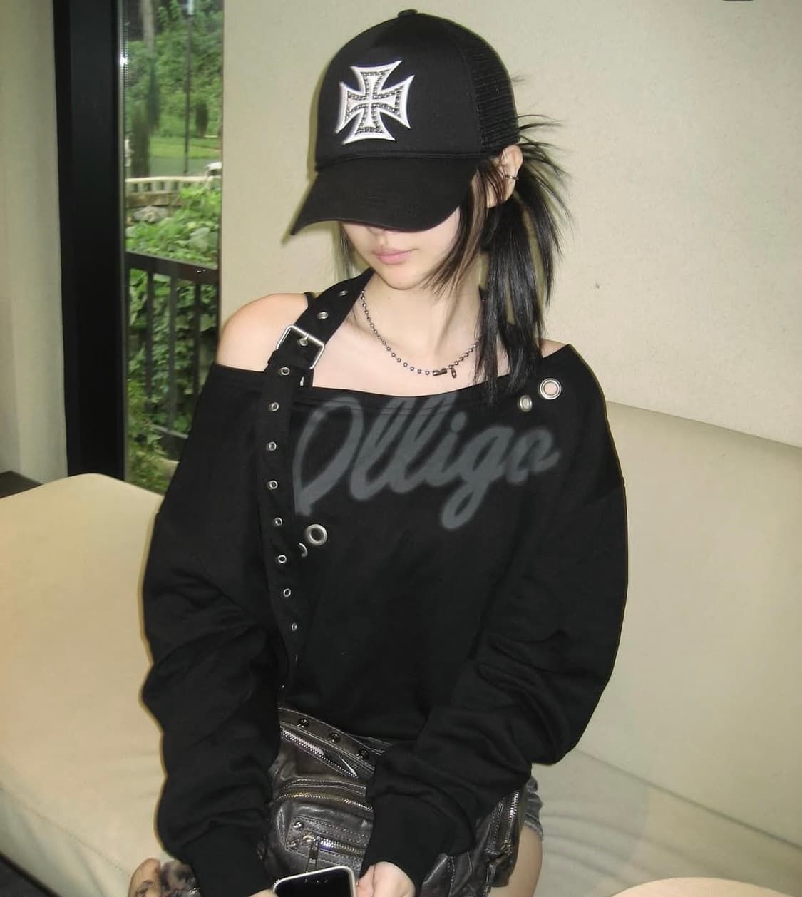 일리고 버클 오프숄더 맨투맨 상품이미지2