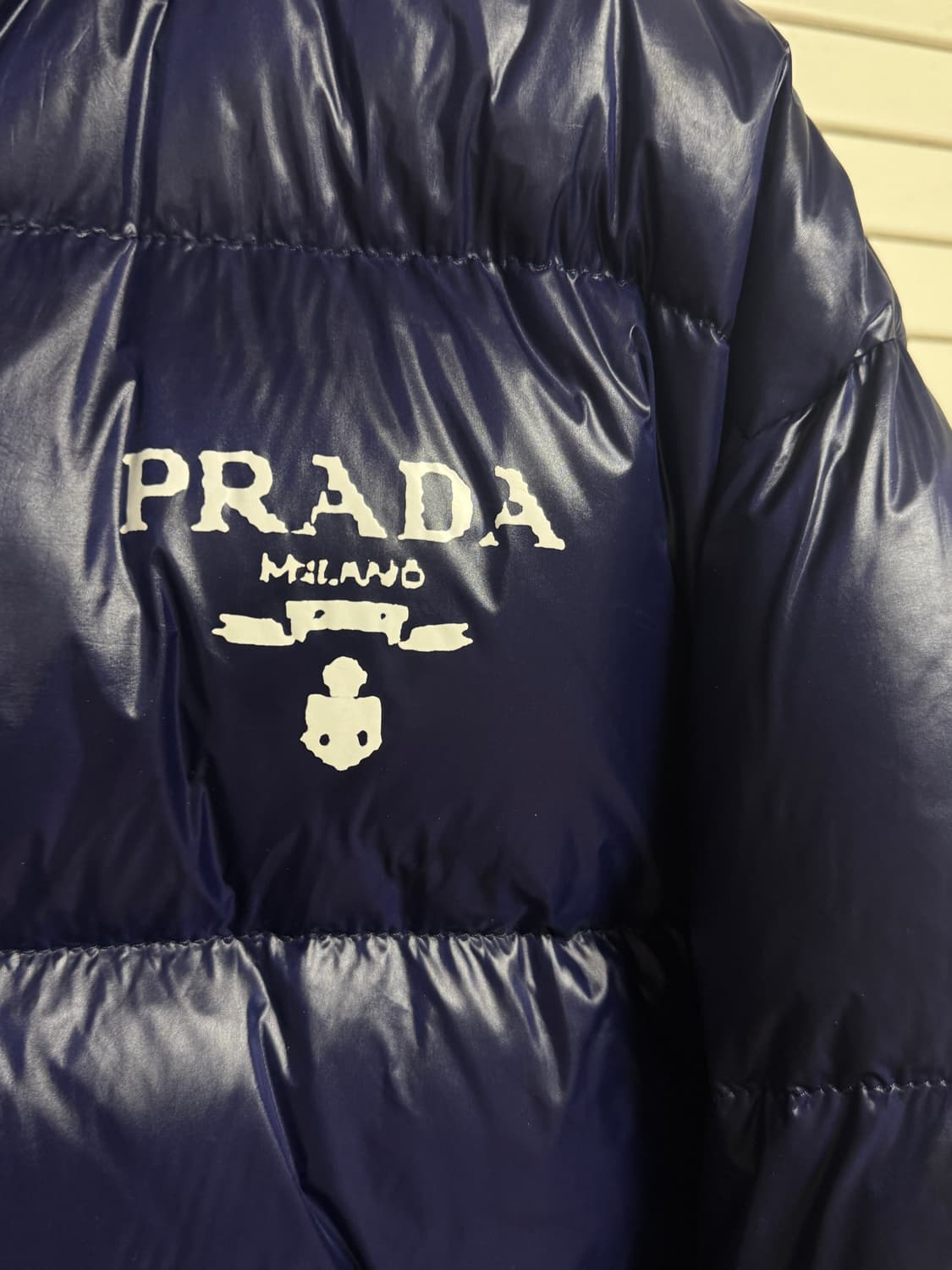 24년 구입 프라다 로고 패딩 세미 오버 M 상품이미지2