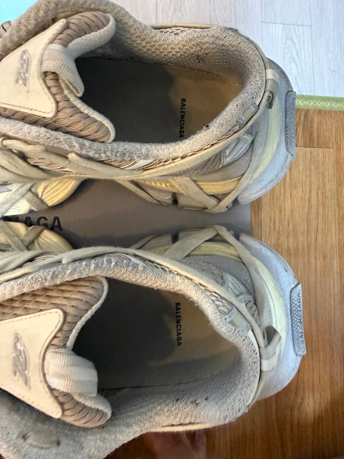 발렌시아가 3xl 익스트림 슈레이스 에그쉘 (42) 상품이미지2