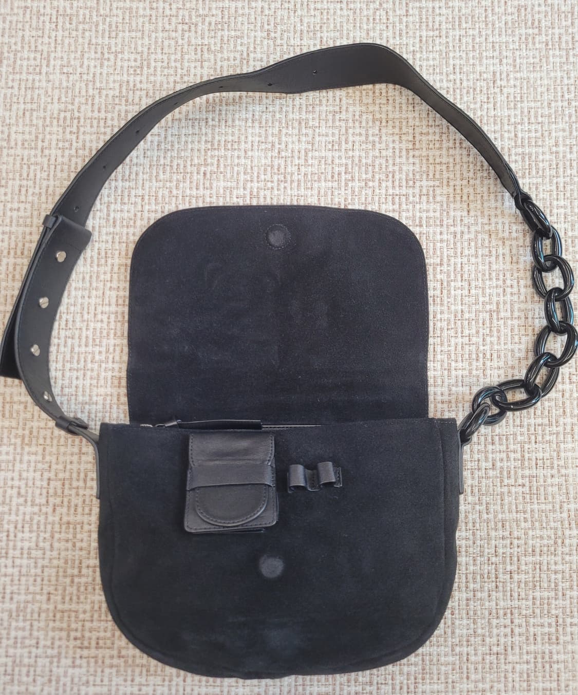 마뗑킴 블랙 스웨이드 숄더백 상품이미지3