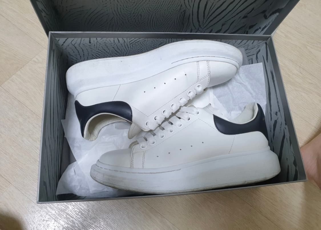 알랙산더맥퀸 검흰 41사잊 상품이미지2