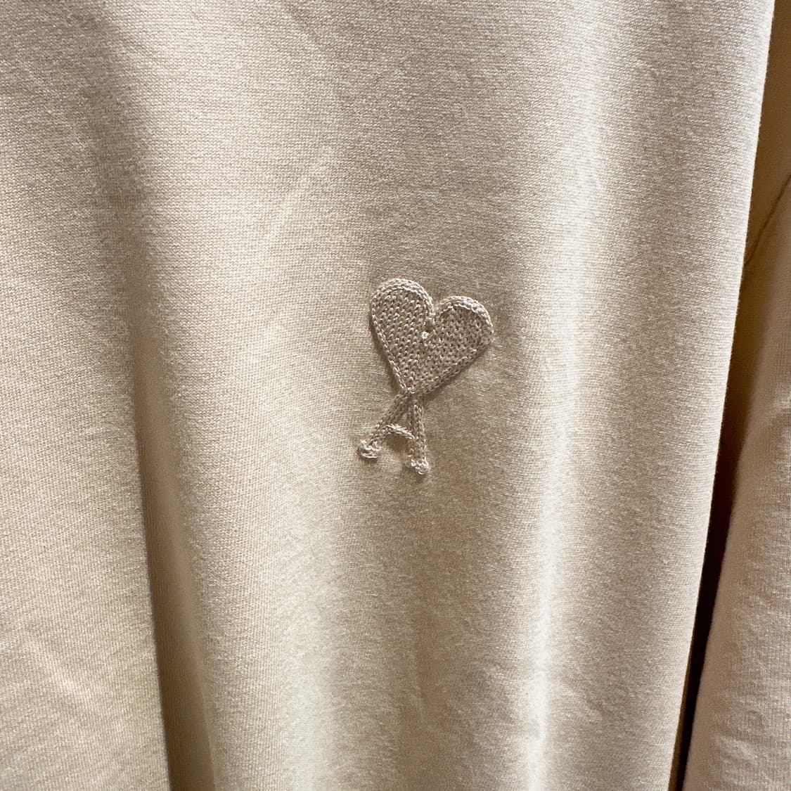 아미 남성 베이지 톤온톤 하트 로고 상품이미지2