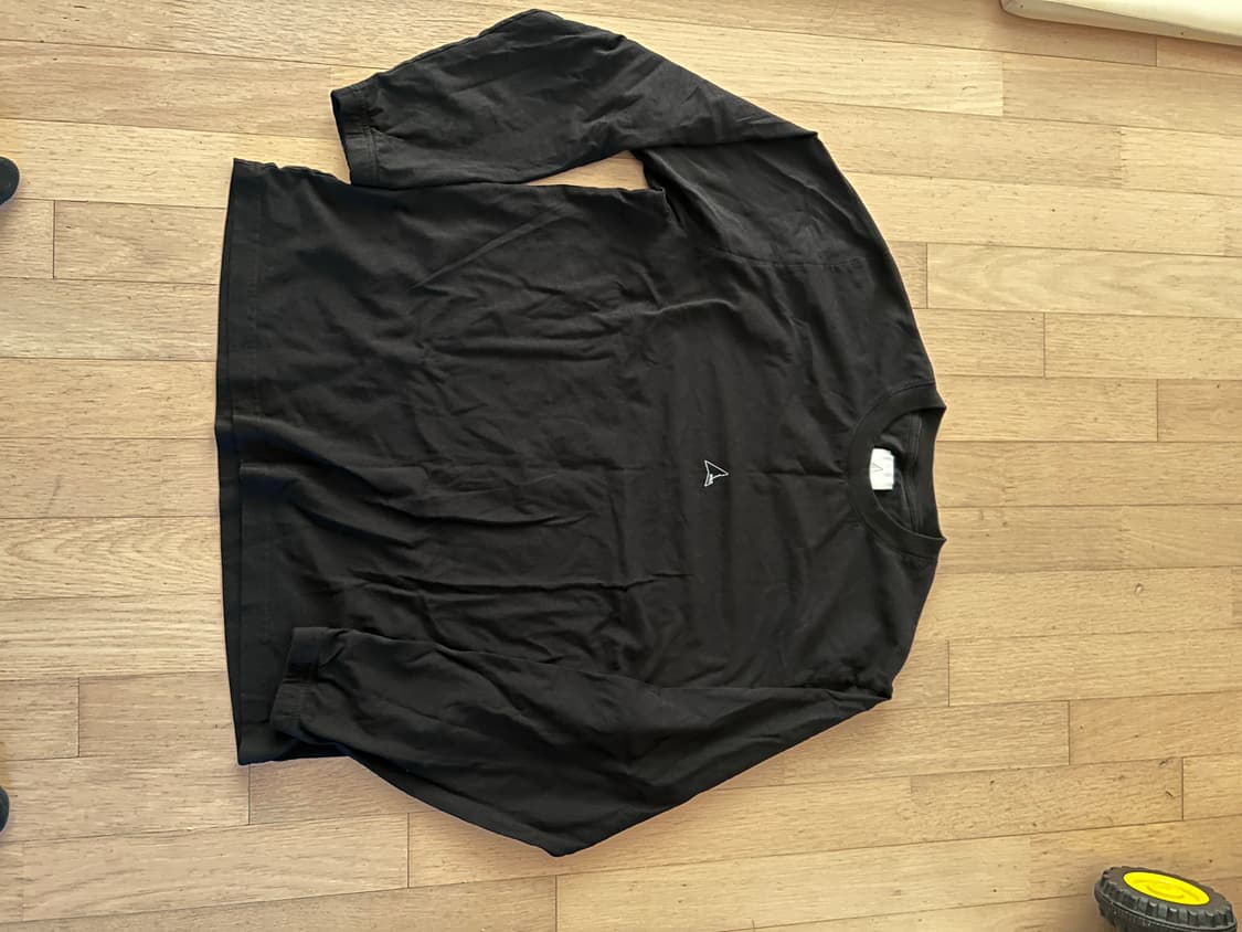 로아 롱슬리브 블랙L라지 판매 상품이미지1