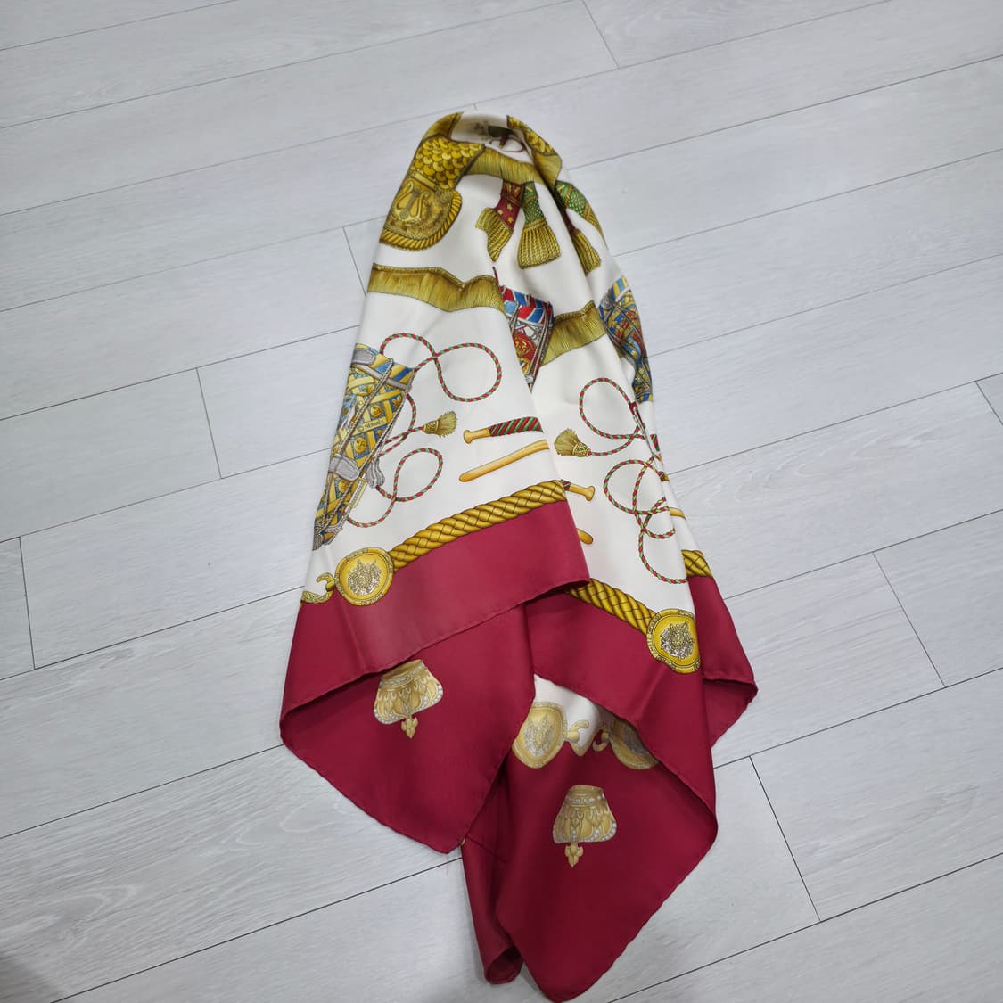 에르메스 실크 까레 스카프 Les Tambours 드럼 패턴 상품이미지2