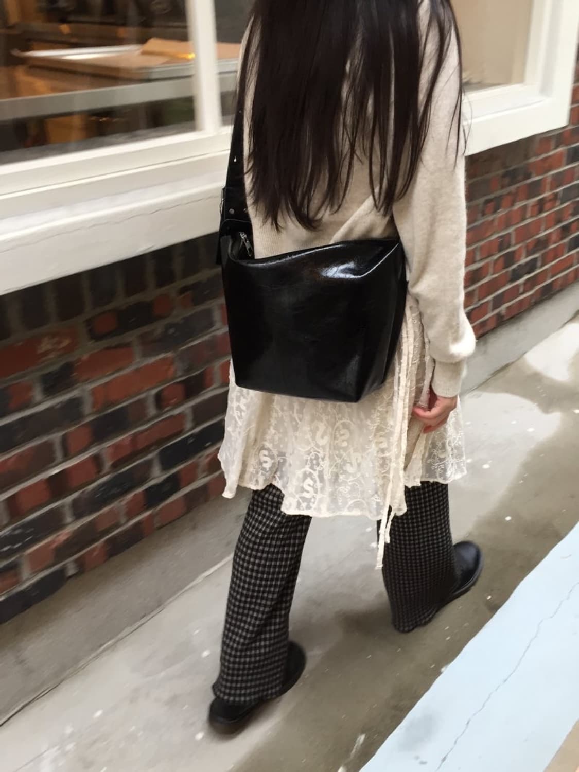 폴린느 글로시 레더백 상품이미지1