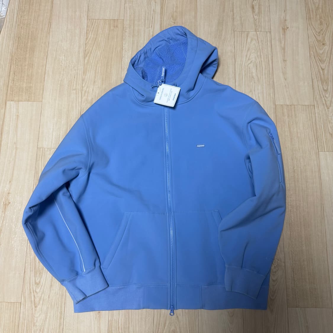 [SS급] 23FW 슈프림 윈드스토퍼 후드집업 L 팝니다.  상품이미지2