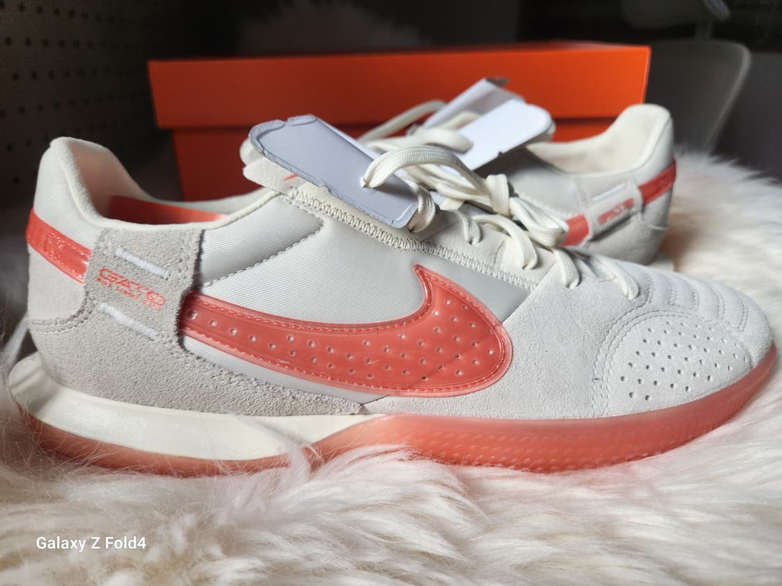 나이키 스트리트 가토 풋살화 270mm 새상품 판매합니다. 상품이미지1