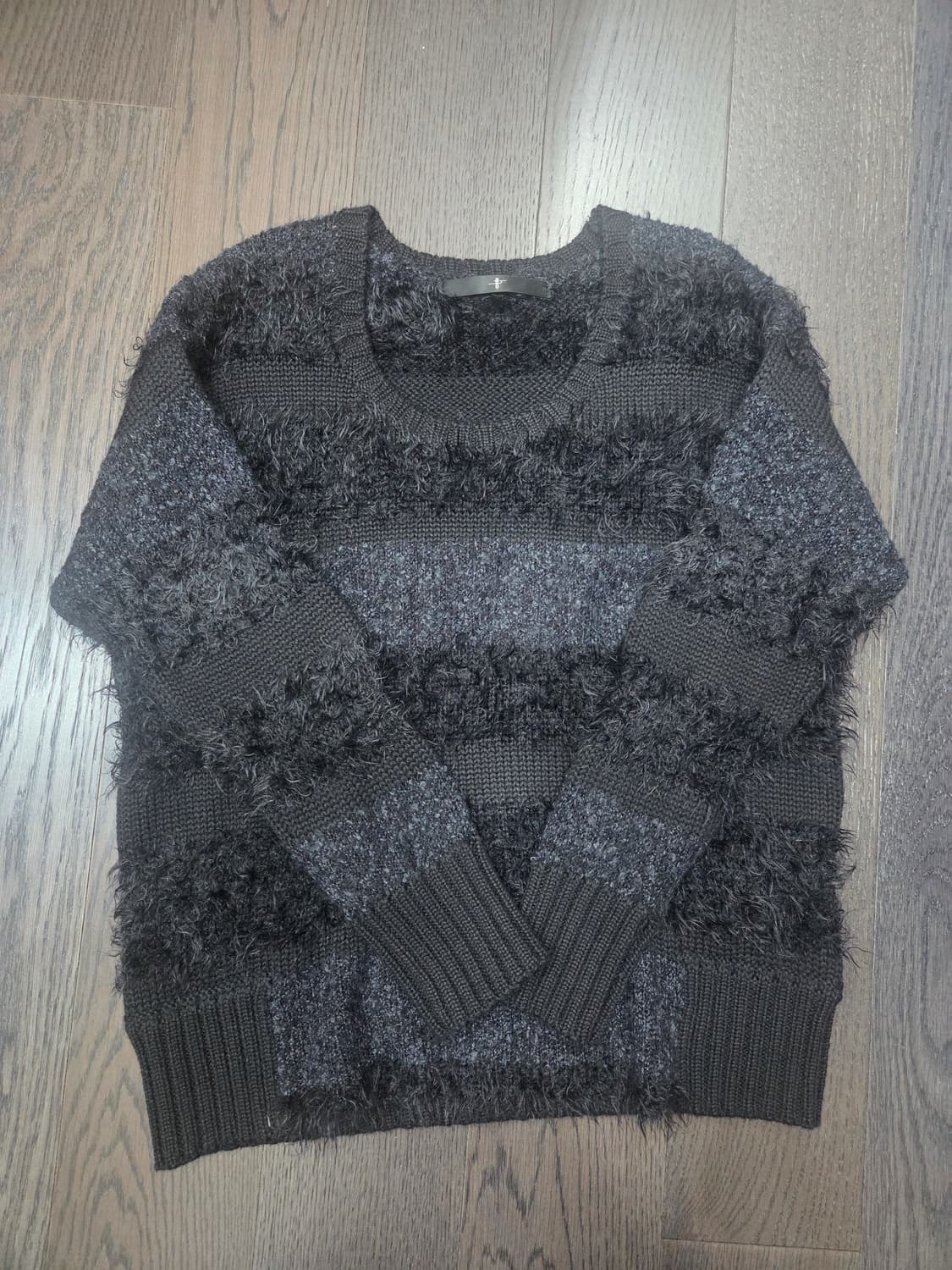 NO ID Textured Shaggy Knit Sweater 상품이미지2