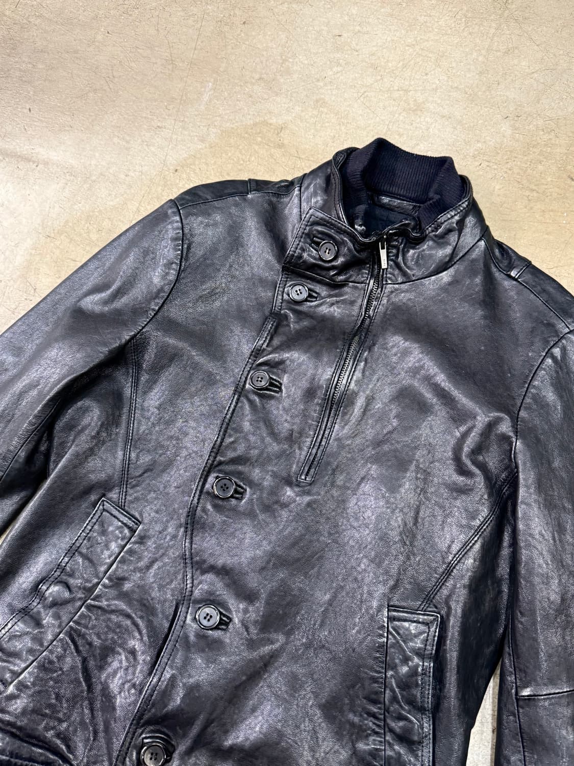 언밸런스 버튼 디테일 레더 자켓 상품이미지8