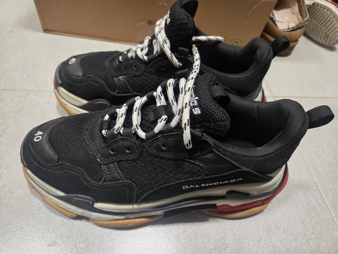 발렌시아가 트리플s 40사이즈 급처합니다 상품이미지1