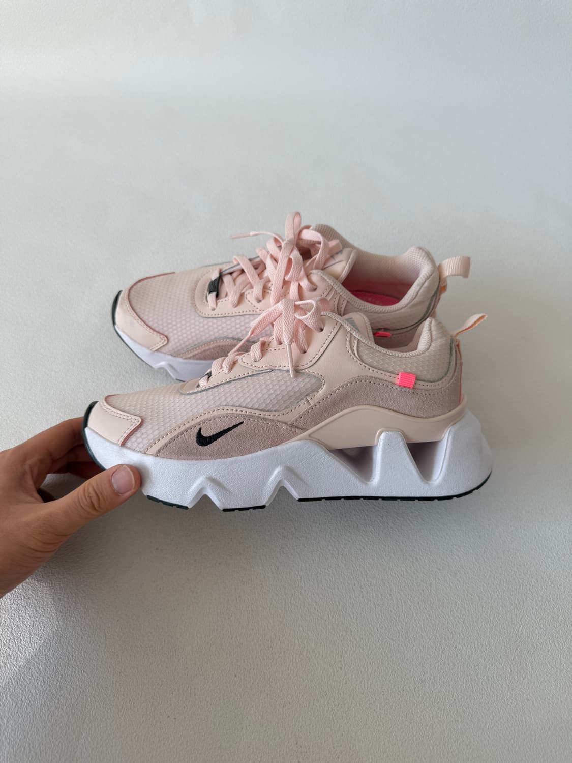 [235]나이키(NIKE) 라이즈 스니커즈 상품이미지1