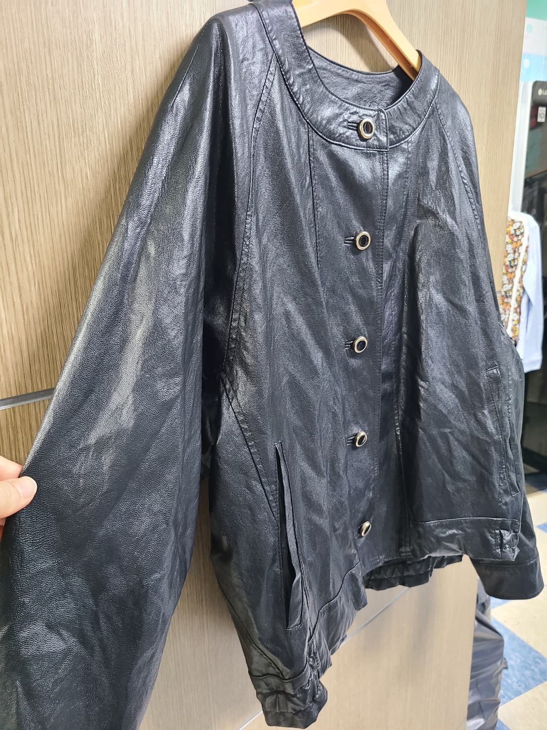 sjsj 블랙 라운드넥 레더 자켓 상품이미지2