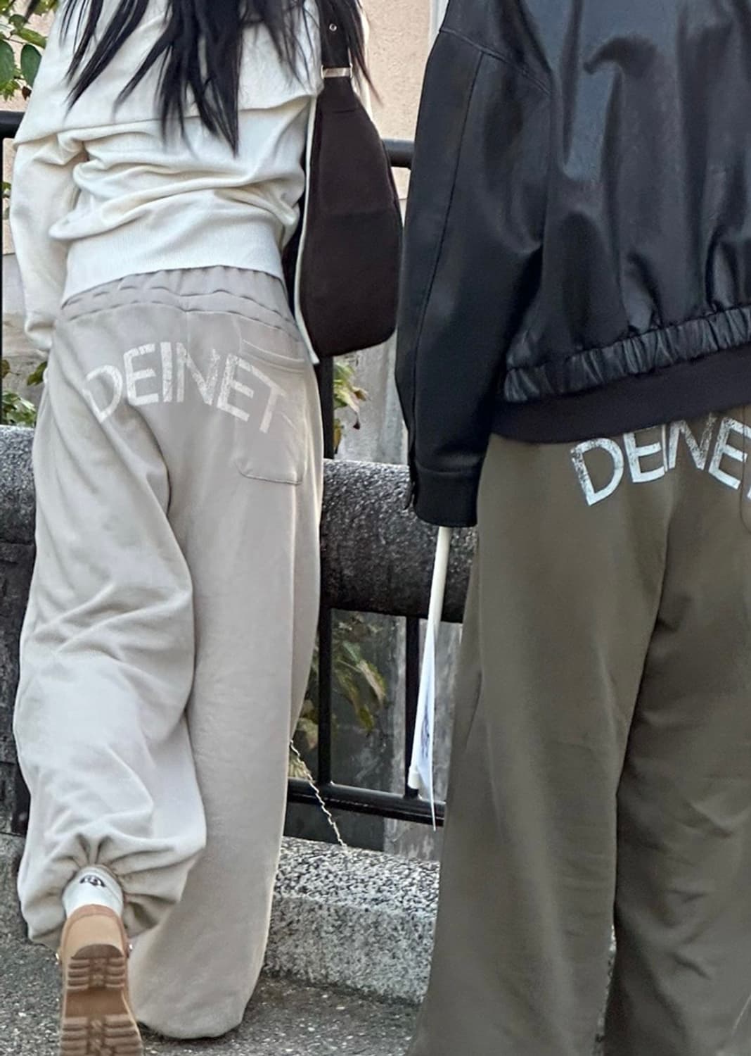 다이닛 백 로고 스웻 팬츠 베이지 (택달린 제품) 상품이미지1