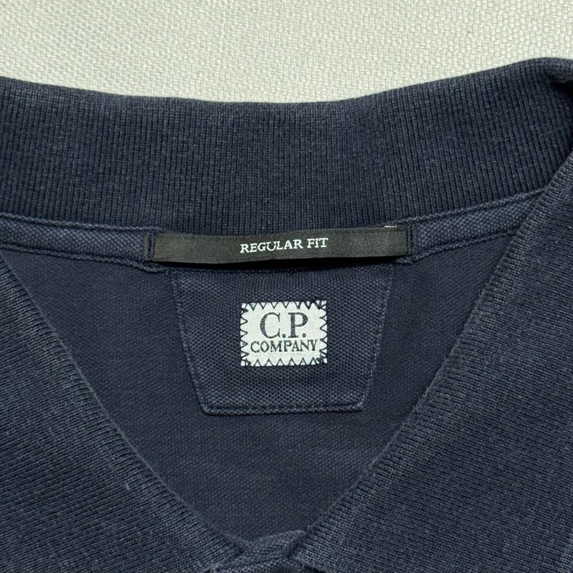 C.P.컴퍼니 레귤러핏 네이비 카라 반팔 티셔츠 상품이미지4