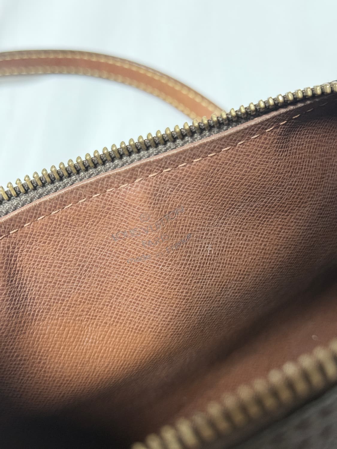 루이비통 빠삐용 원통 토트백 (30) 상품이미지5