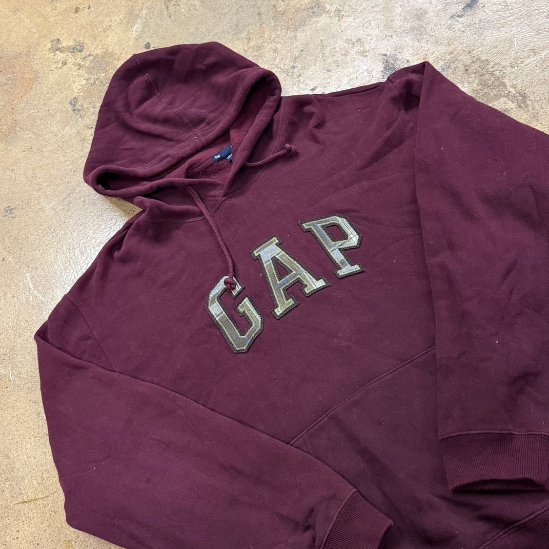 갭 버건디 체크 로고 후드티 상품이미지1