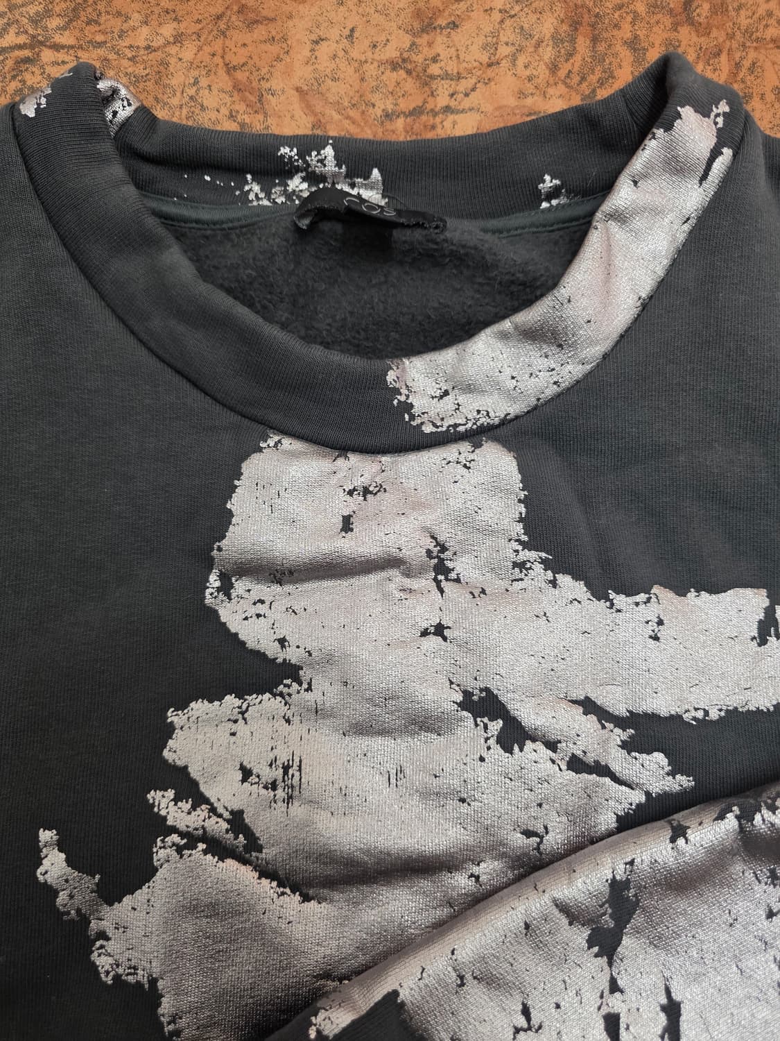 COS 코스 루즈핏 글리터 프린팅 기모 맨투맨 M 상품이미지2