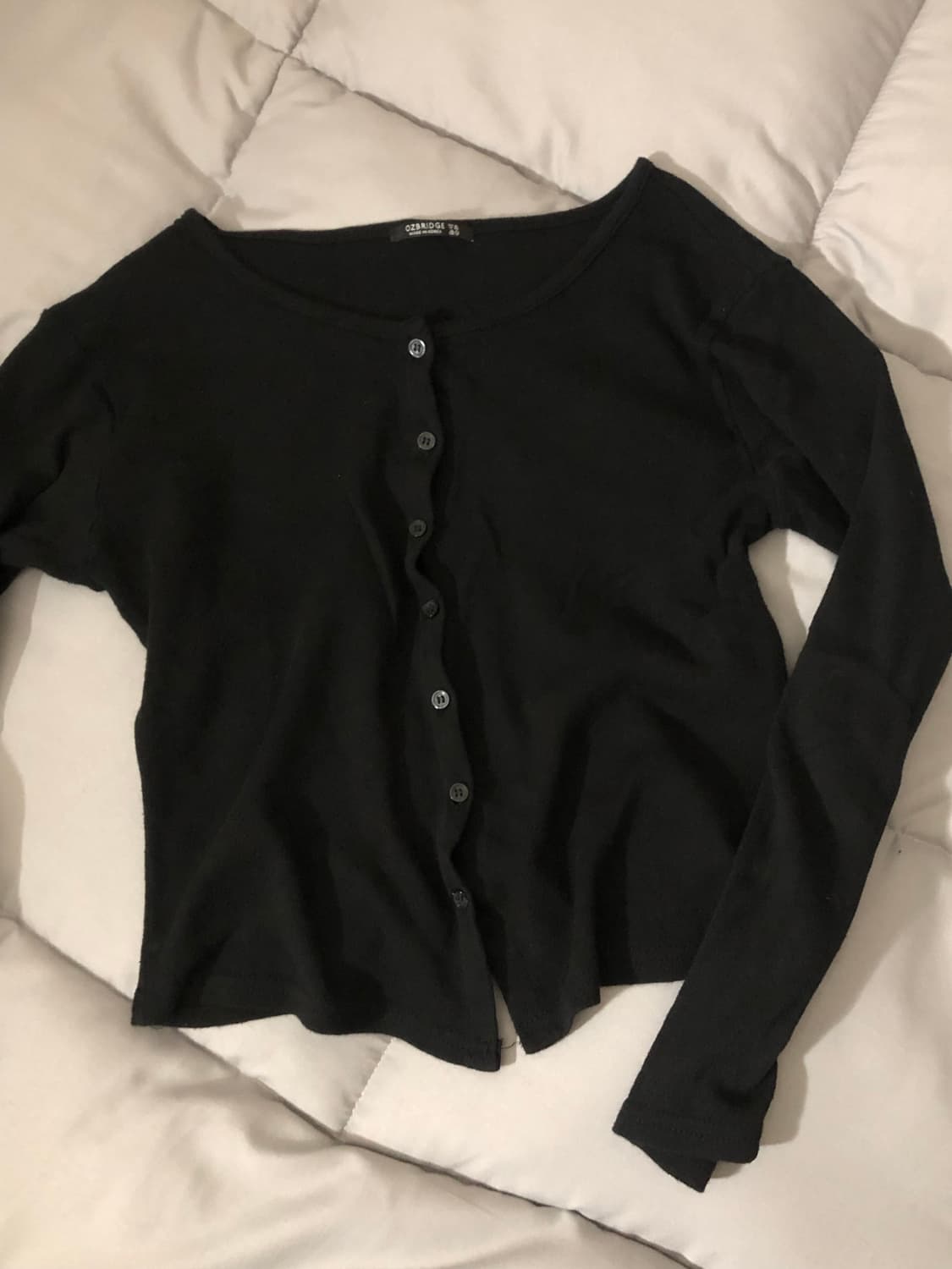 애니원모어 펀칭 가디건 블랙 상품이미지2