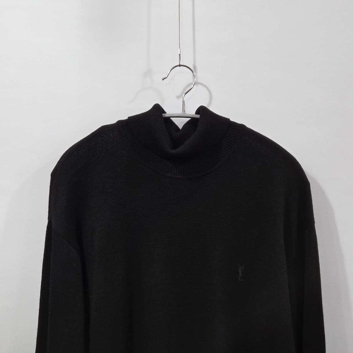 입생로랑 터틀넥 니트 블랙 110 상품이미지2