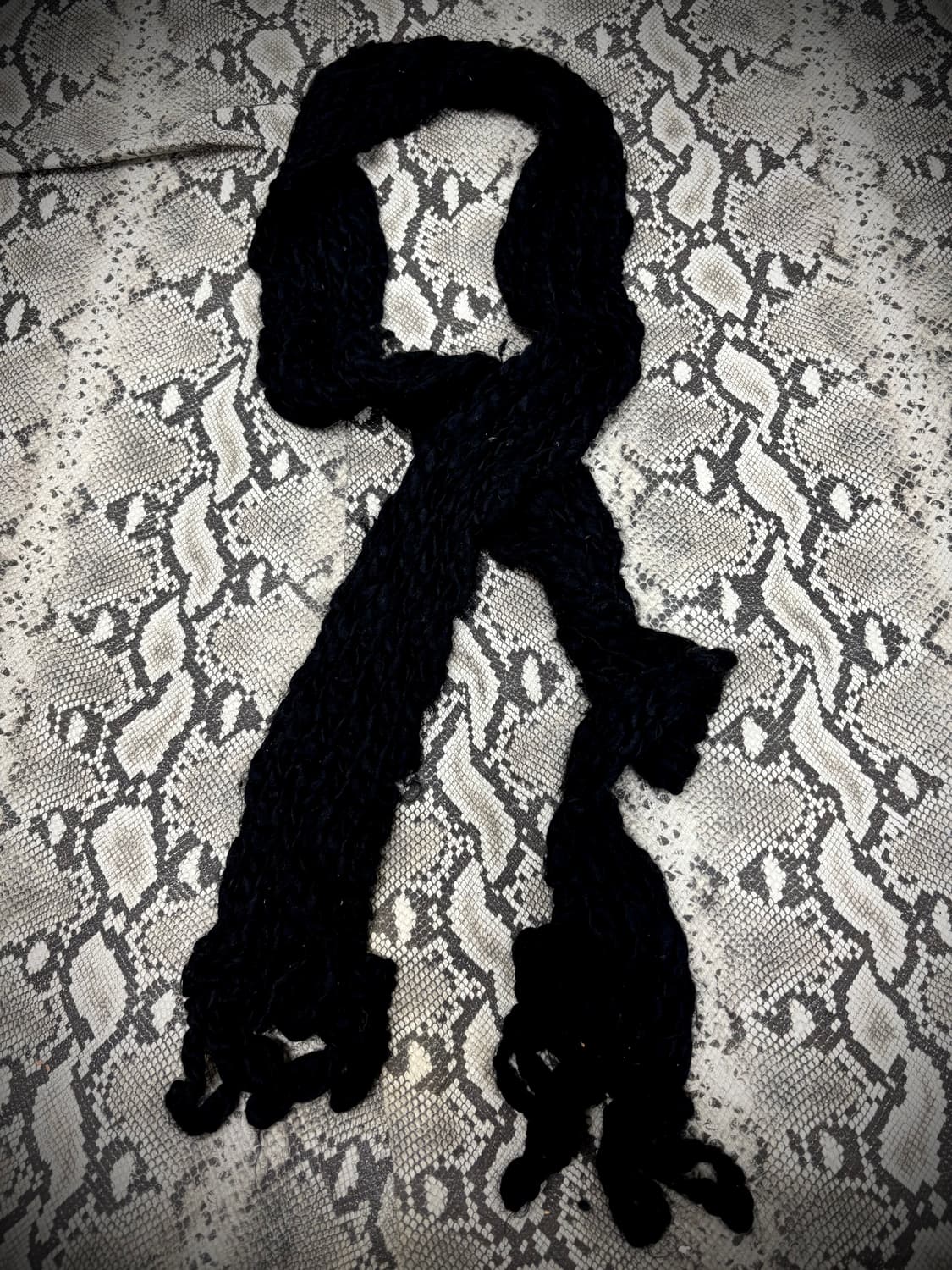 Vintage” Black Chic Mood Knit Scarf 상품이미지3