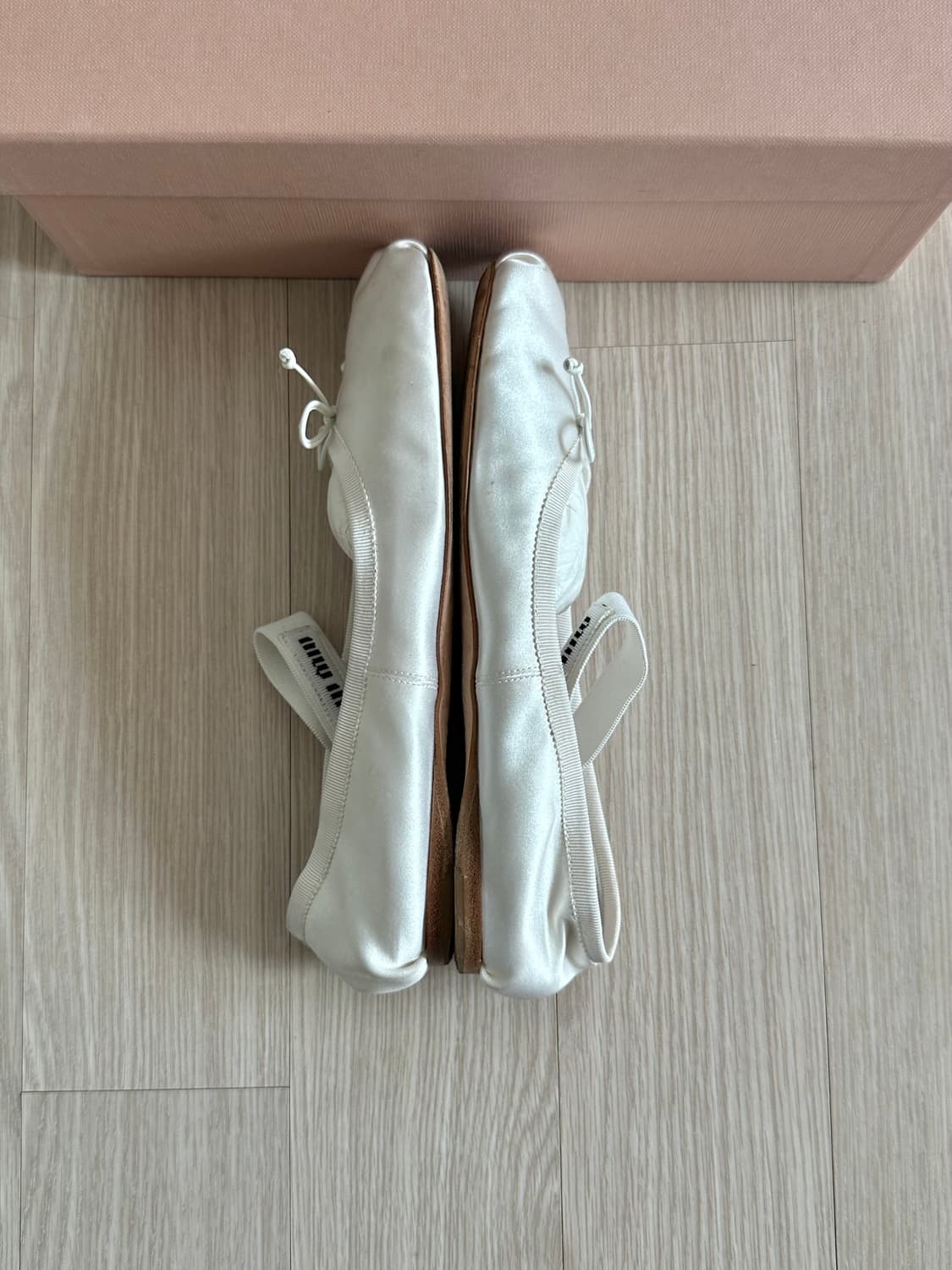 미우미우 새틴 리본 발레리나 슈즈 36.5(235) 상품이미지3