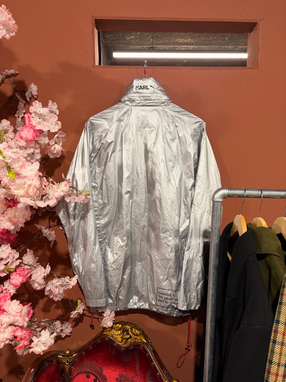 푸마x칼라거펠트 메탈릭 윈드브레이크 바람막이 상품이미지2