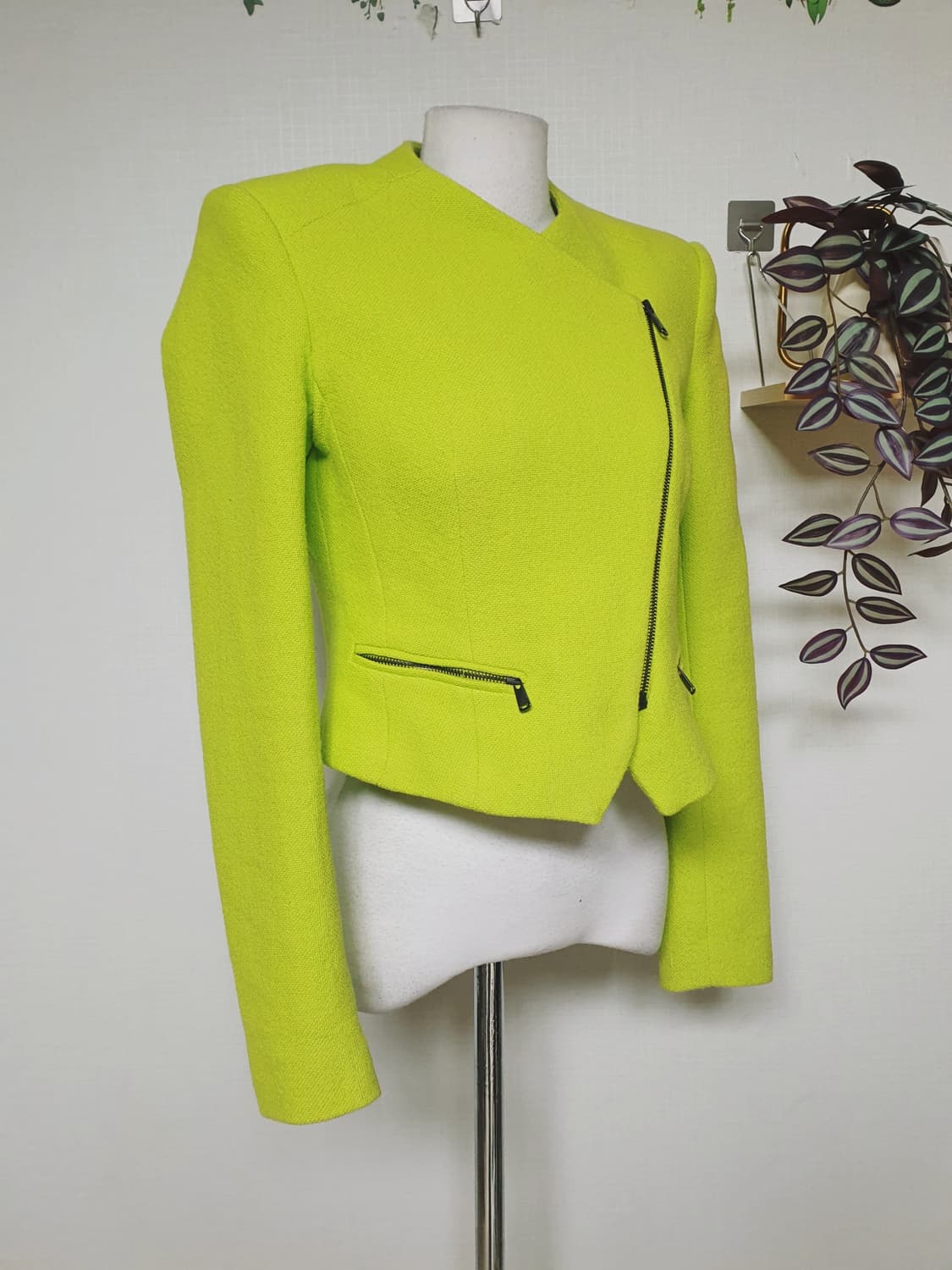 자라 힘있는트위드 라이더자켓 66 크롭 라임 M 상품이미지4