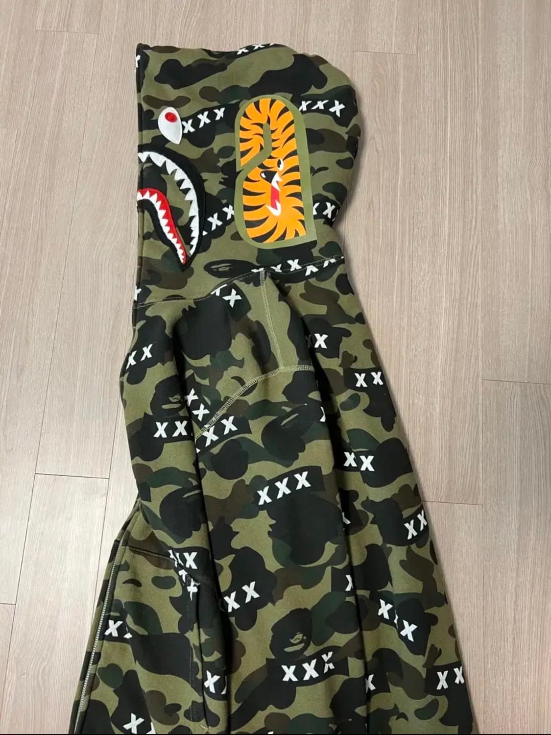 베이프 x 갓 셀렉션 xxx 콜라보 후드집업 팔아요 상품이미지2