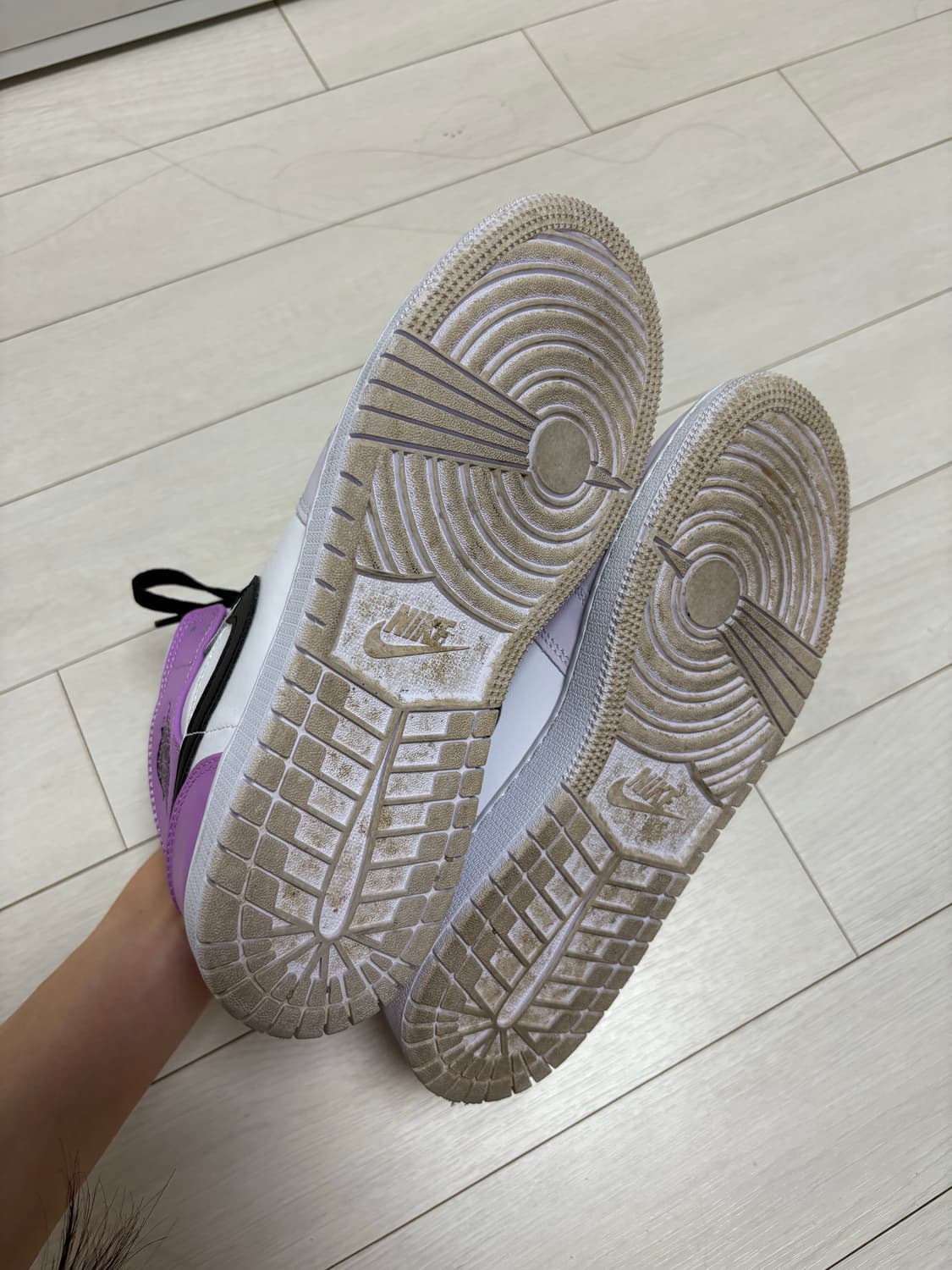 (GS) 나이키 조던 1 미드 베얼리 그레이프 화이트 상품이미지7