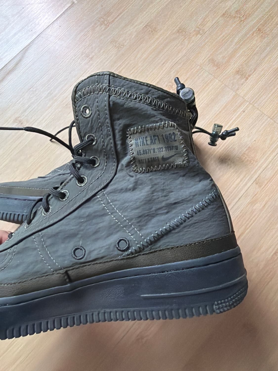 나이키 에어포스 1하이 쉘 카고 카키 여성 상품이미지2