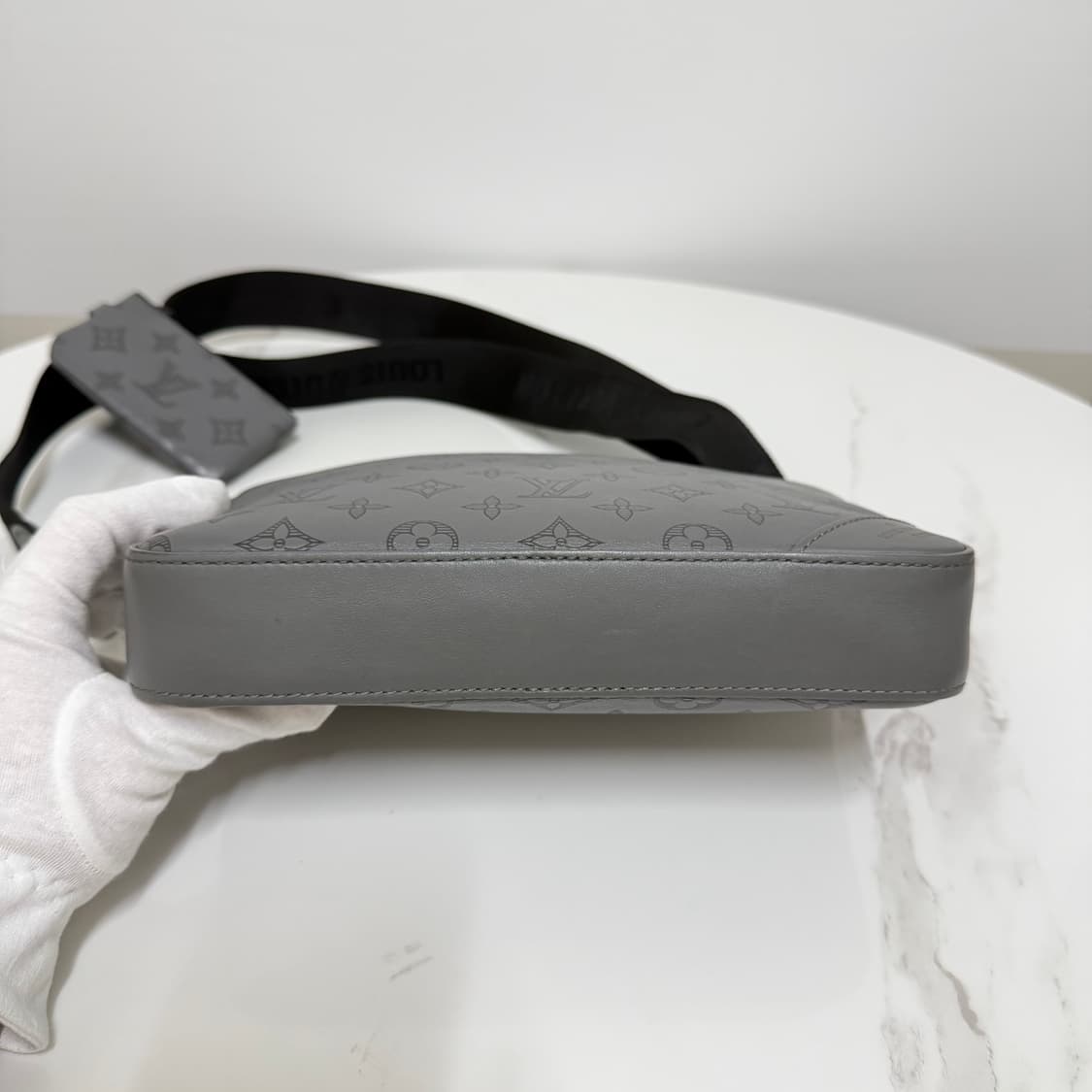 A / 루이비통 쉐도우 듀오 메신저백 그레이 상품이미지4