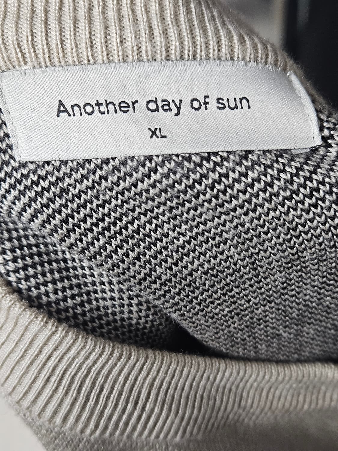 ANOTHER DAY OF SUN 오버핏 니트 상품이미지4