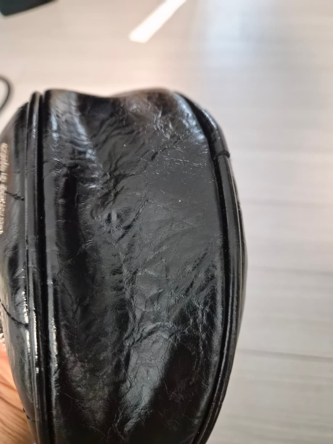 한소희 PICK)찰스앤키스 필로미나 크링클 이펙트 크로스백 상품이미지10