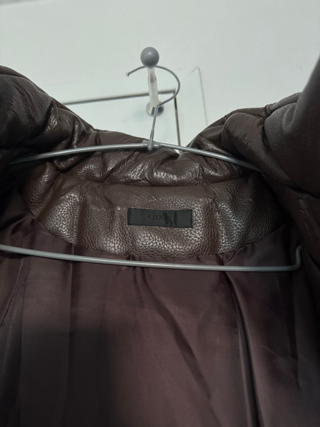 오도어 레더패딩 브라운 상품이미지4