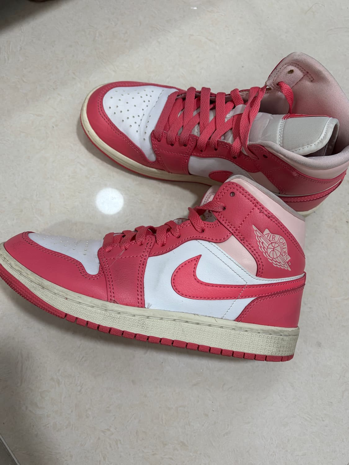 (W) 조던 1 미드 스트로베리 앤 크림 240 상품이미지2