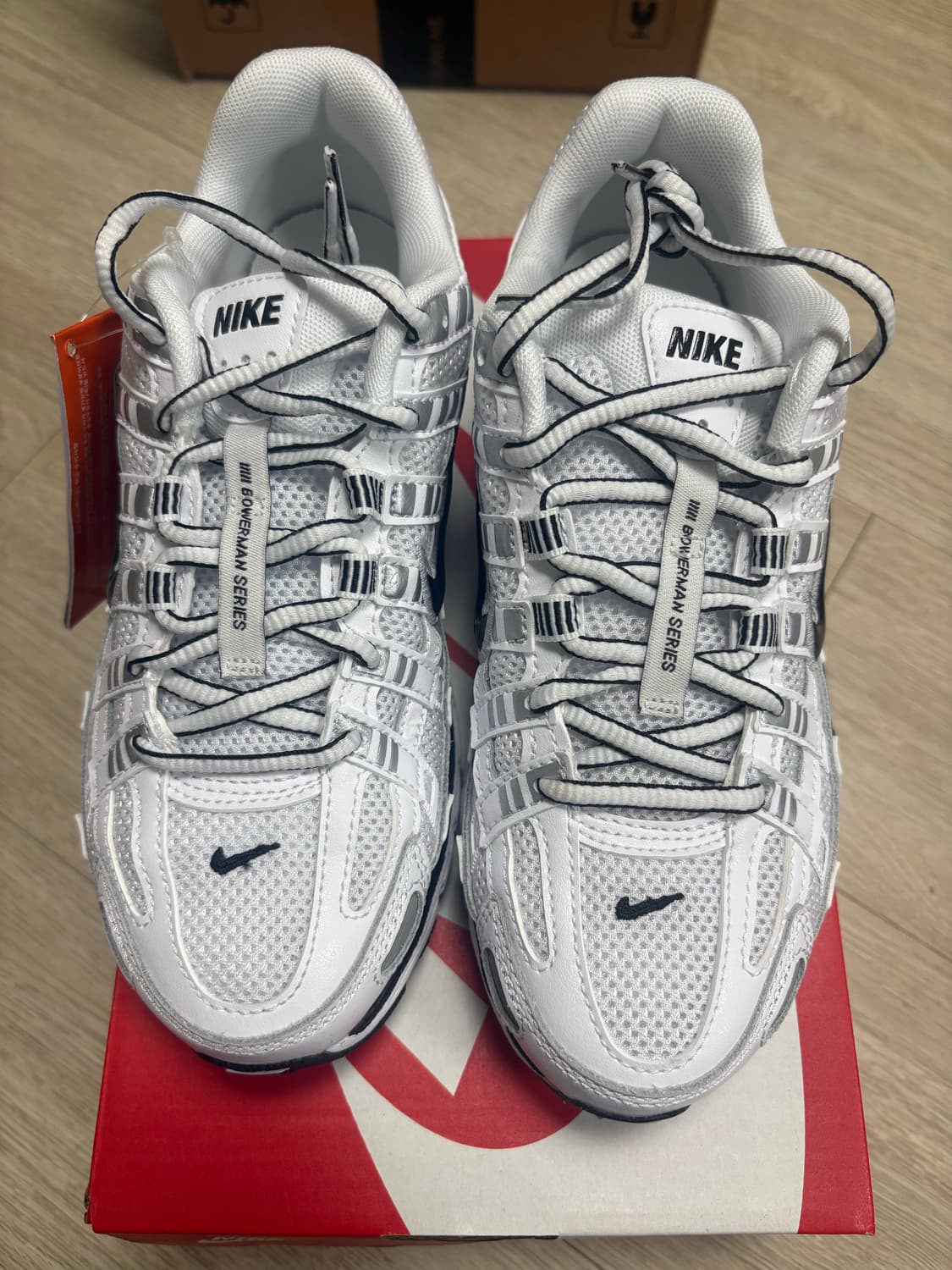 나이키 P-6000 화이트 메탈릭 실버 230 상품이미지3