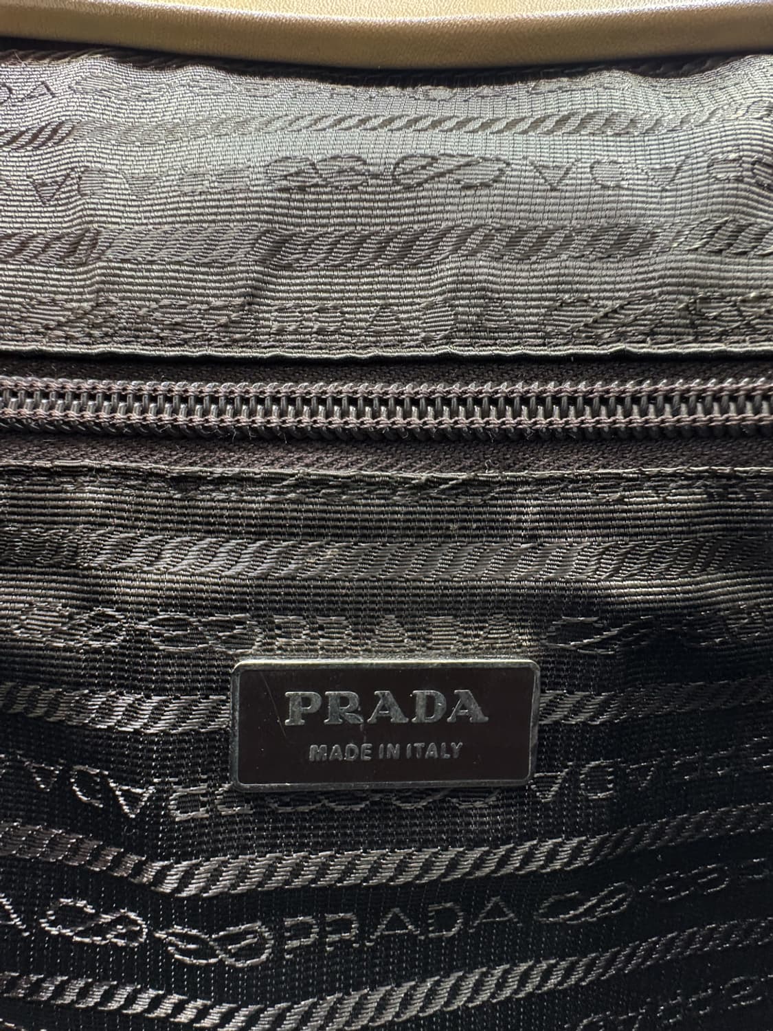 Prada 2000s/s Vitello Gym Frame Bag 상품이미지7