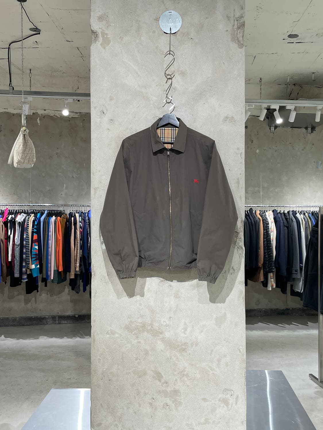 버버리 베이지 앤 카키 노바체크 기마로고 리버시블 블루종 상품이미지5