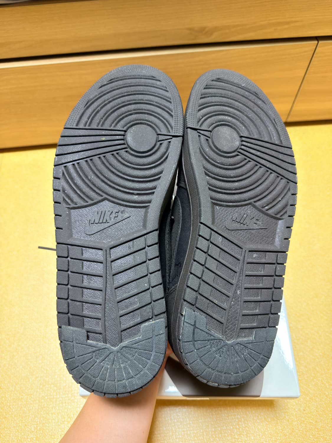 트래비스 스캇 벨벳 브라운 앤 다크모카 285사이즈 상품이미지5