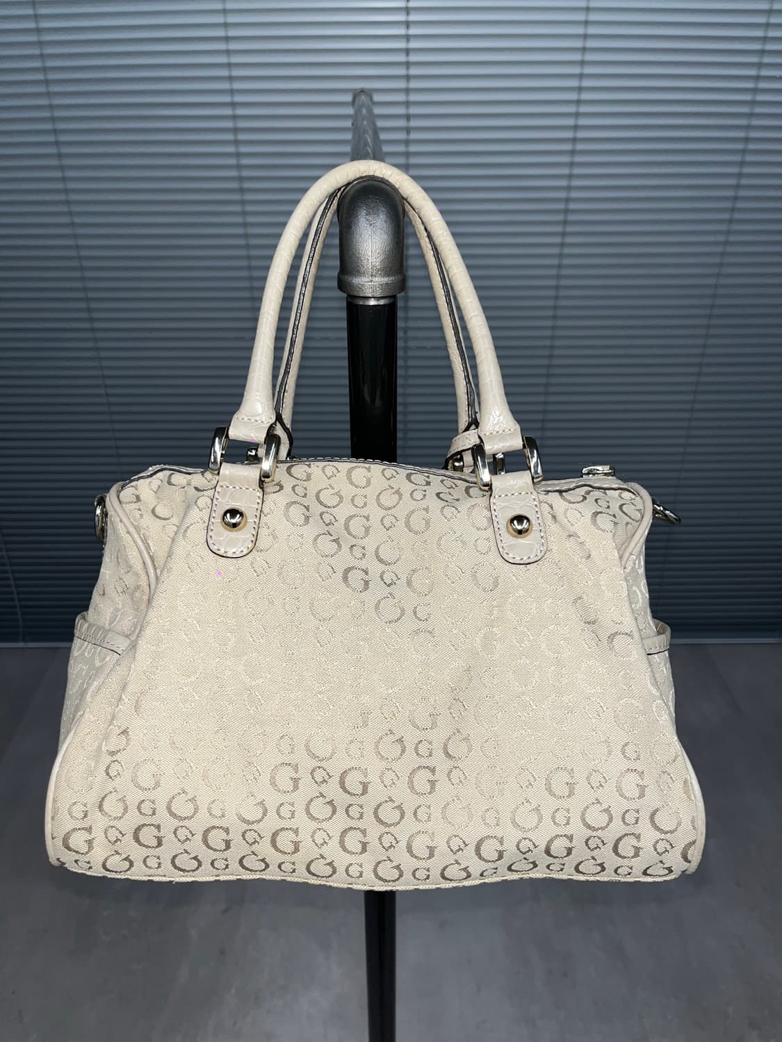 Guess Y2K ivory dot bag 상품이미지8