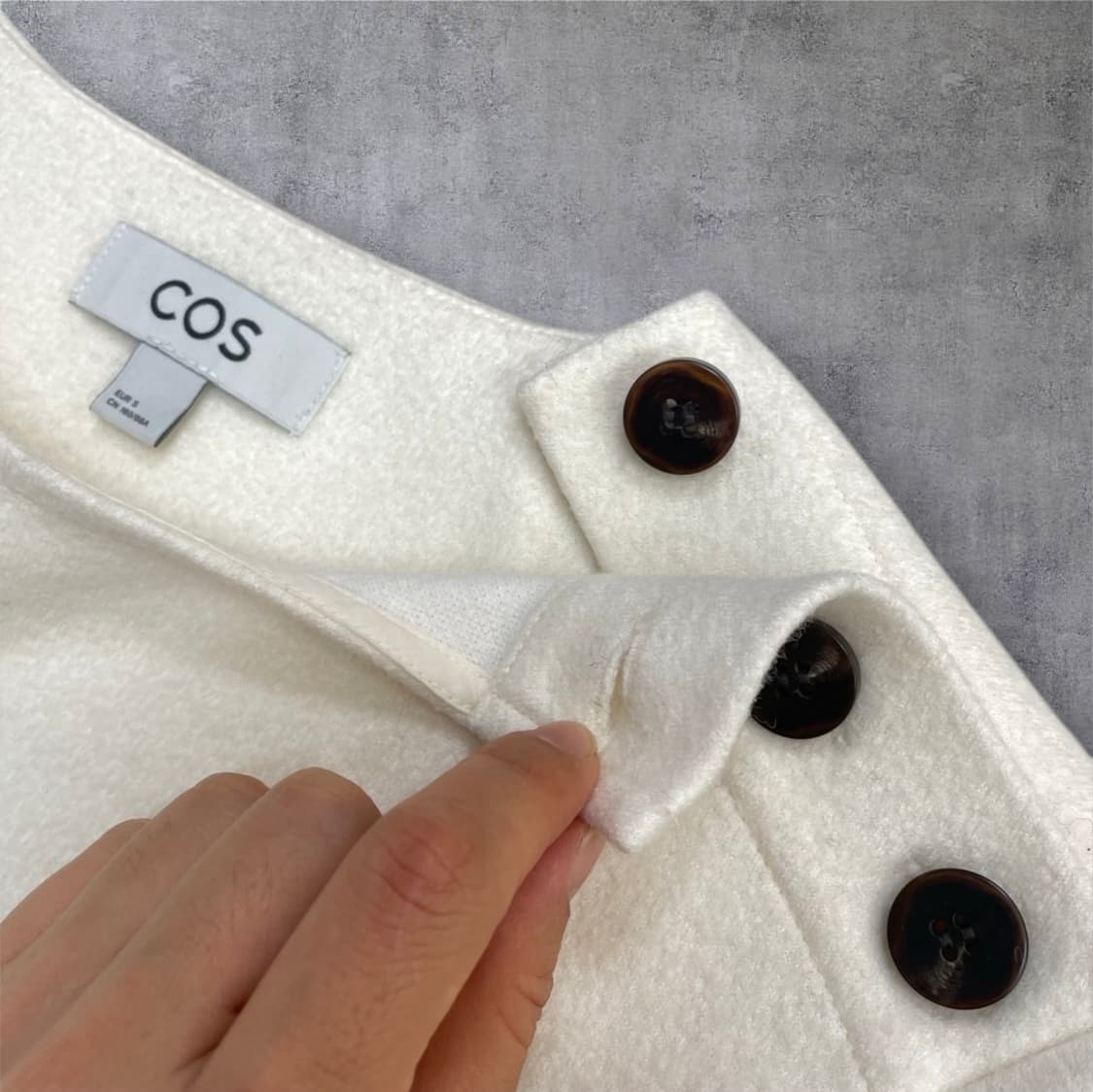 코스 COS 아이보리 버튼 디테일 보일드 울 스웨트 셔츠 S 상품이미지5