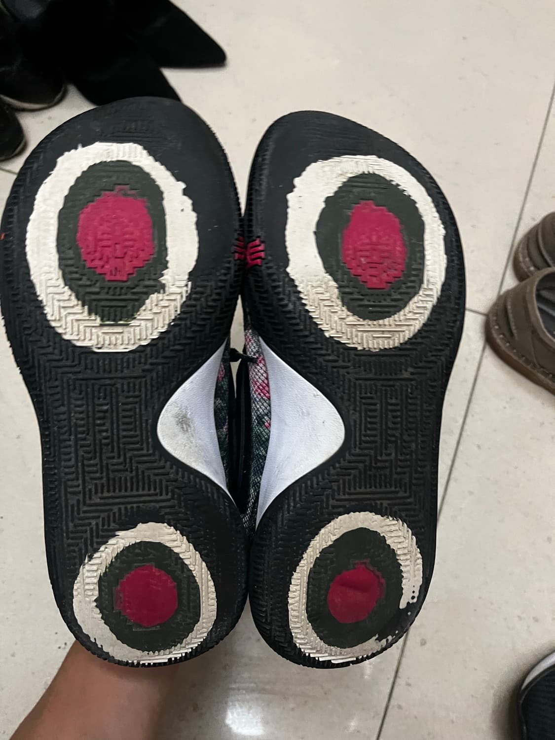 나이키 카이리 상품이미지2