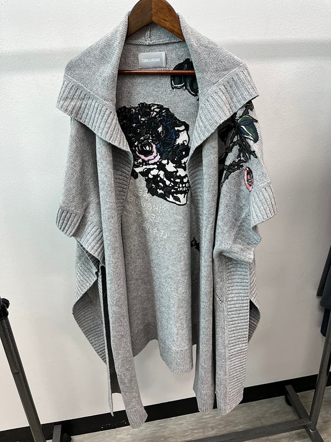 여) 쟈딕앤볼테르 캐시미어 자수 숄 가디건 상품이미지3